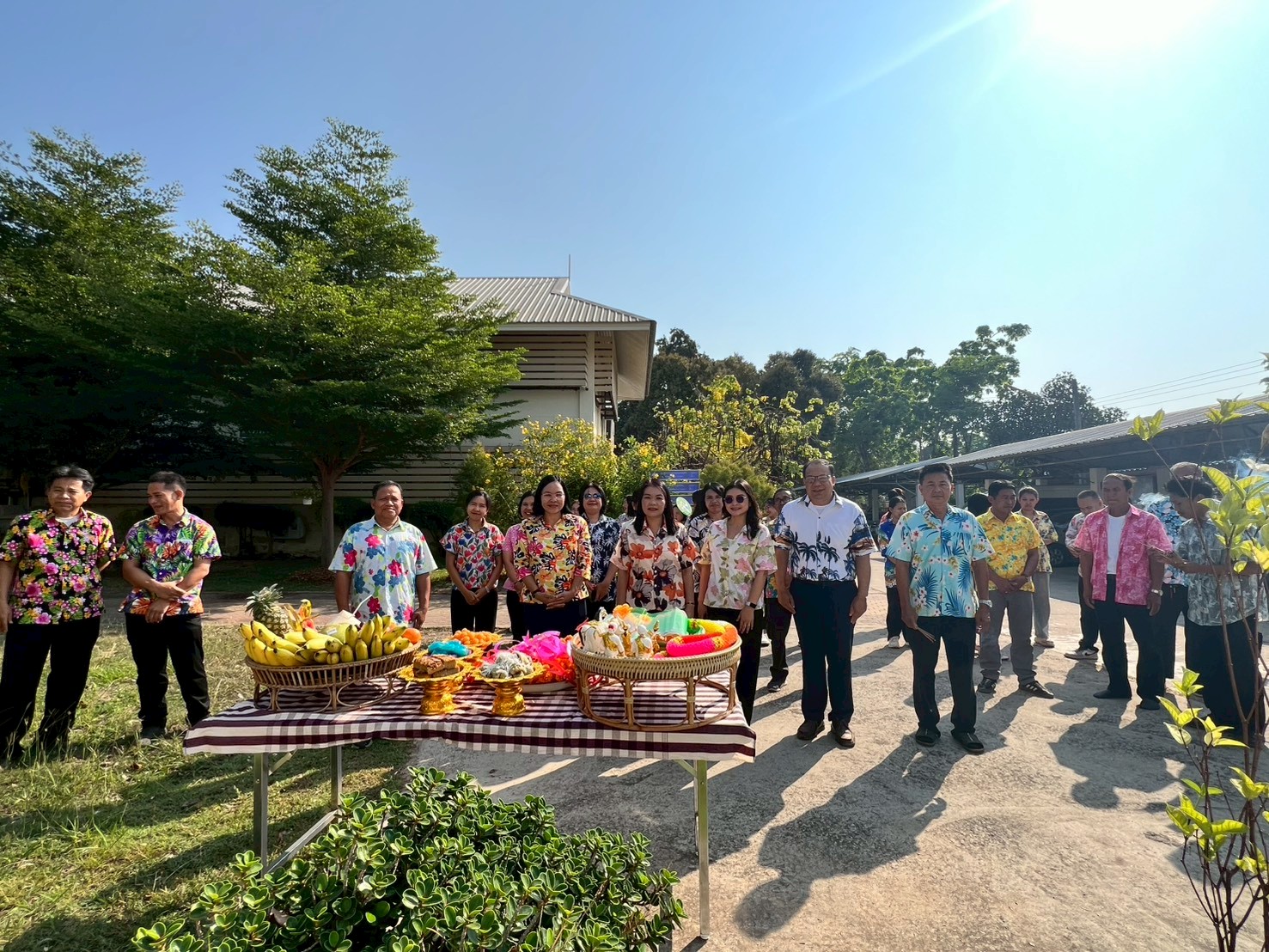 title - ส.ป.ก. ยโสธร จัดพิธีเจริญพระพุทธมนต์ทำบุญถวายภัตตาหารเพลแด่พระสงฆ์ พิธีสักการะศาลเจ้าที่และสิ่งศักดิ์สิทธิ์ประจำสำนักงาน เนื่องในเทศกาลวันขึ้นปีใหม่ไทย